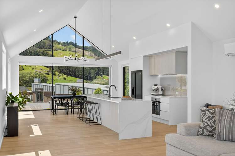 6 Round Hill Rise Cracroft_6