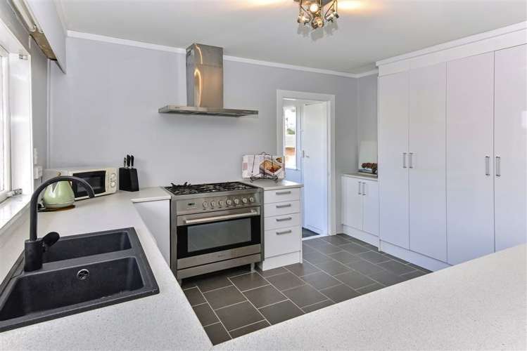 5 James Place Opaheke_1