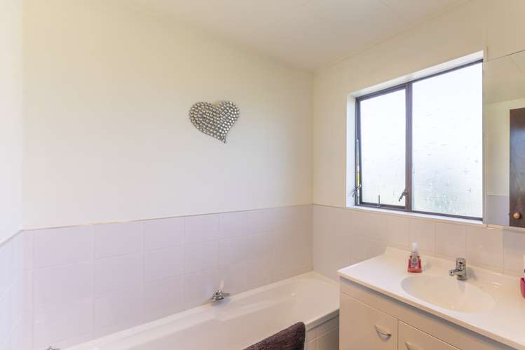 7 Latham Stubbs Crescent Waipawa_12