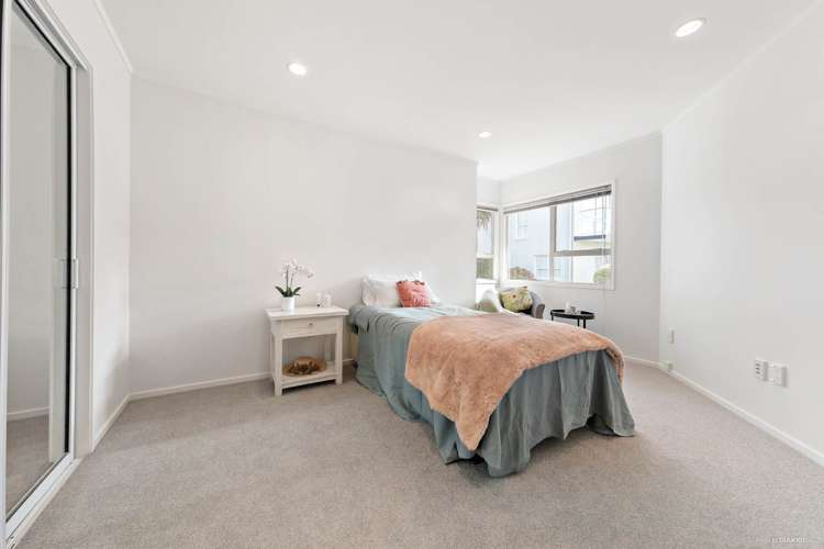 18/10 Gerard Way Saint Johns_13