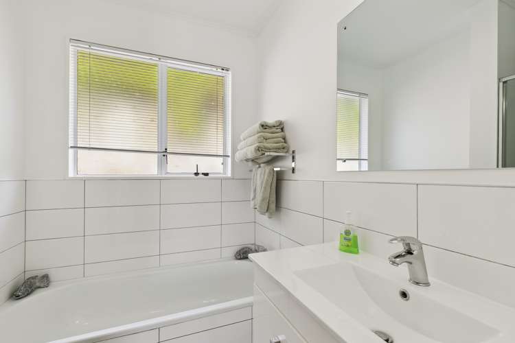 56 Fyvie Avenue Tawa_9