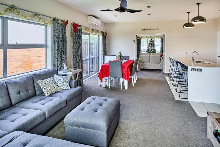 25 Paparoa Crescent Aotea_6