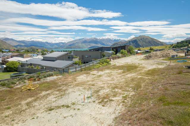 Titled and ready to build! Large 582sqm Wanaka section