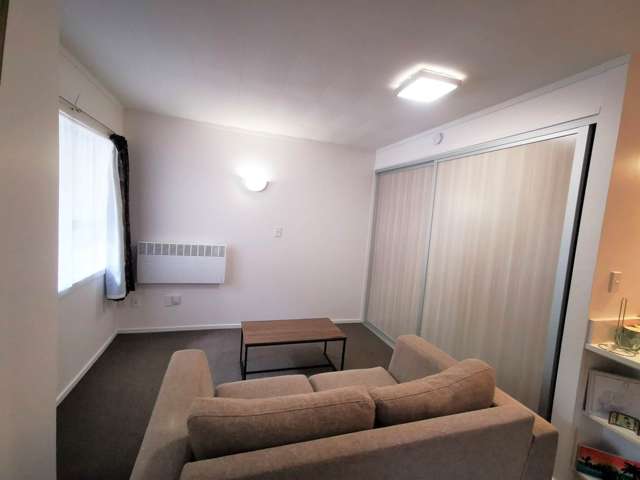 ONE BEDROOM STUDIO STYLE GROUND FLOOR UNIT