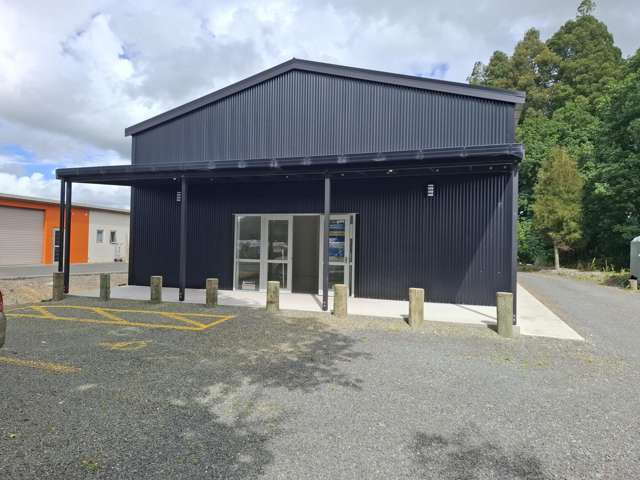 RETAIL/DISTRIBUTION + SHOWROOM