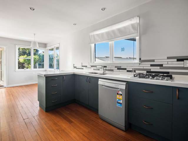 6 Robin Street Burwood_2