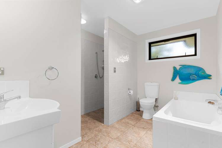 22 Paradise Point Place One Tree Point_17