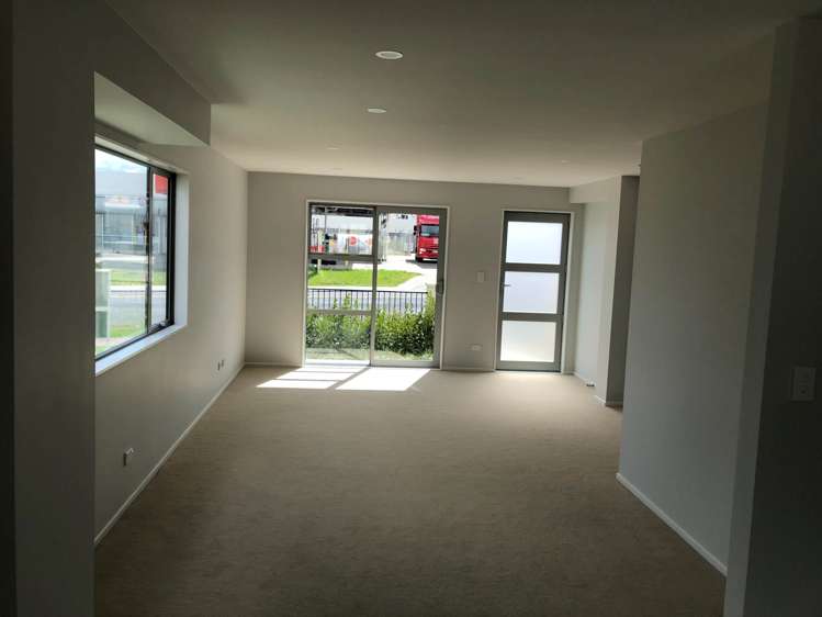 1/11 Ray Small Drive Papakura_1