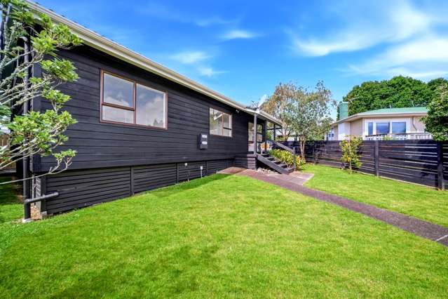 4/7 Vera Road Te Atatu South_2