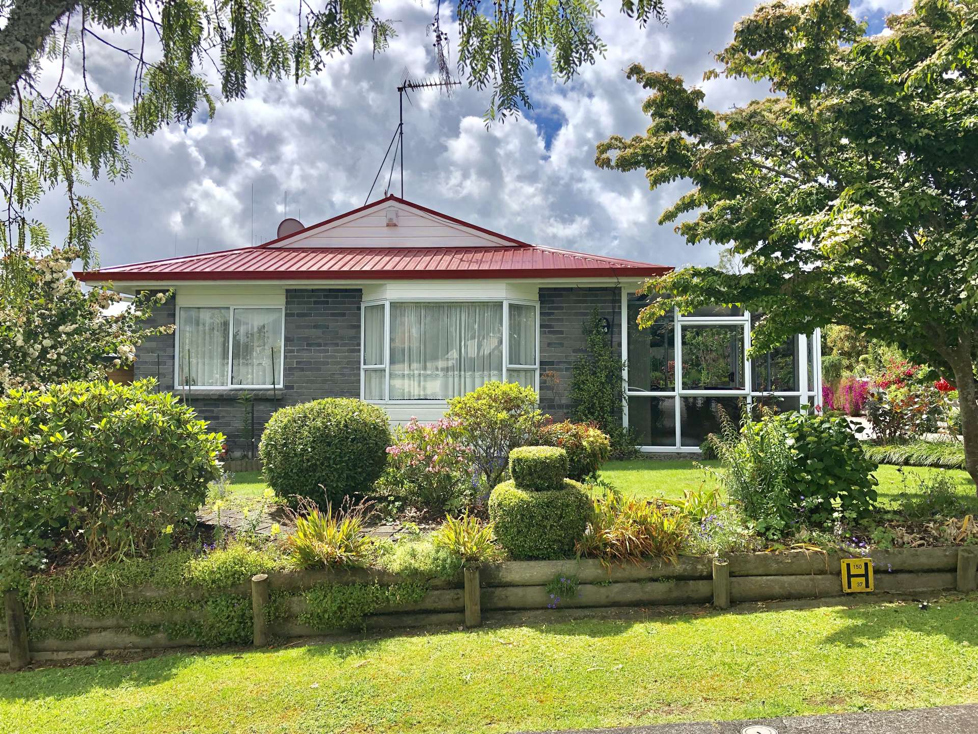 54 Lansdowne Crescent Glenview_0