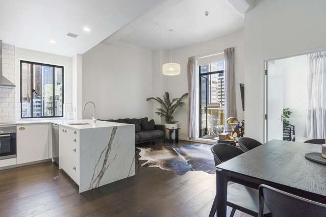 Corner character apartment, tastefully renovated!