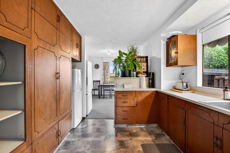 2A Read Crescent Clive_12