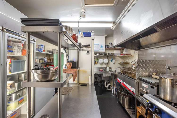 1 Queens Gardens Dunedin Central_6