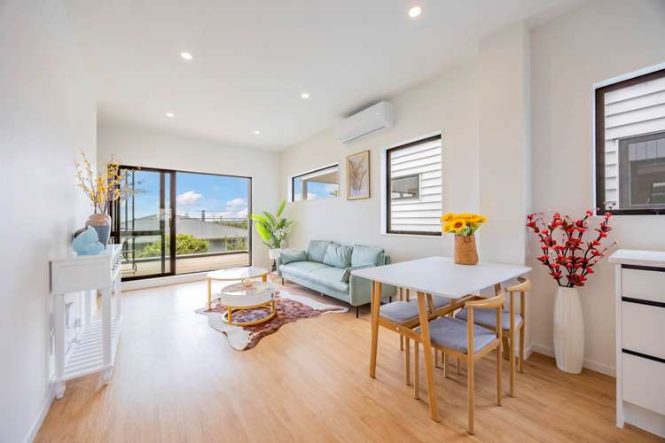 8/3 Milich Terrace Te Atatu South_3