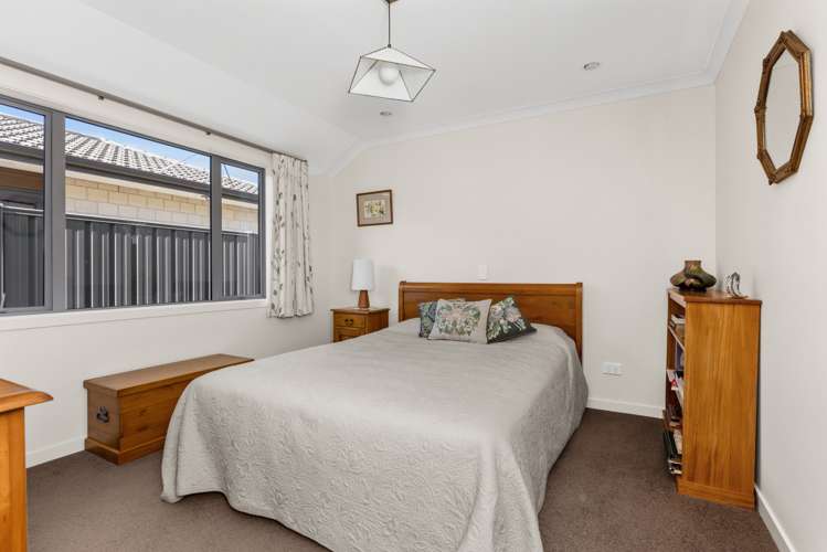 8 Sue Place Mahora_16