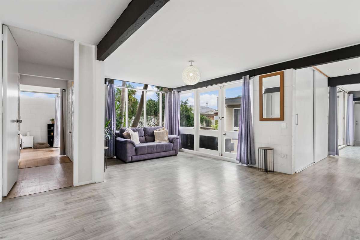 21 Lawrence Cresent_2