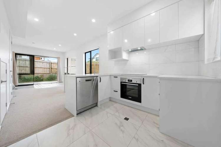 7/112 Moore Street Howick_3