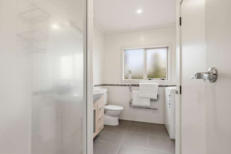 2A Downing Street Crofton Downs_10