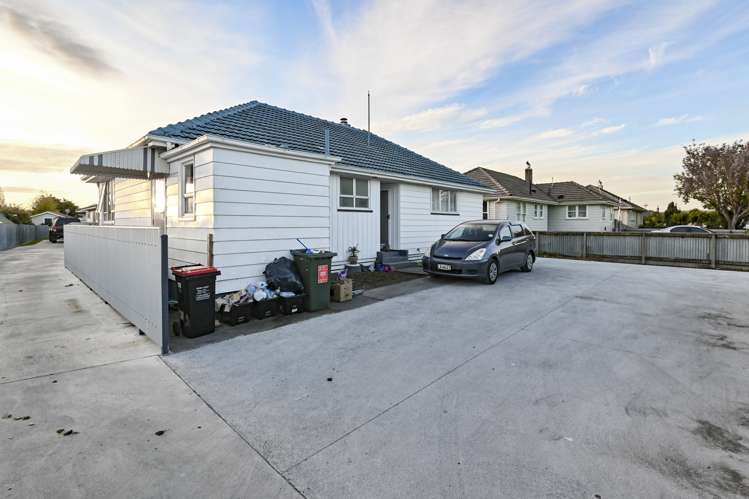 1033 Hood Street Mayfair_10