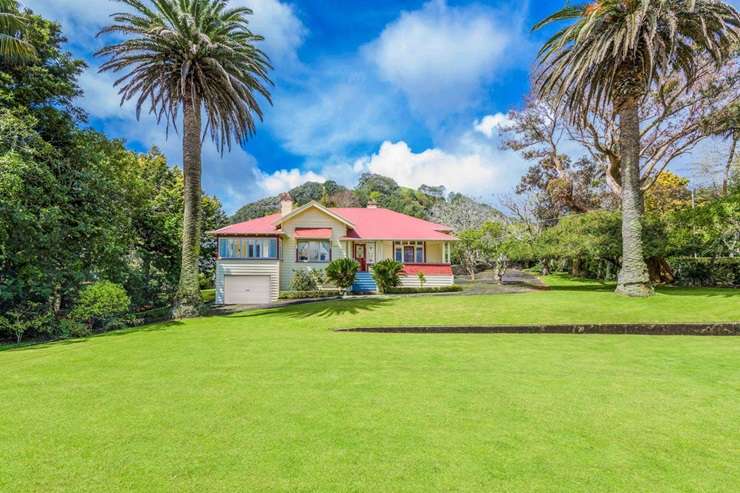 A 1980s-era mansion on Paritai Drive, in Orakei, Auckland, was snapped up in less than a month of hitting the open market. Photo / Supplied