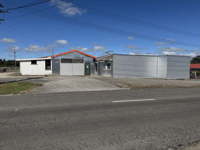 LARGE WORKSHOP WITH OPTIONS GALORE