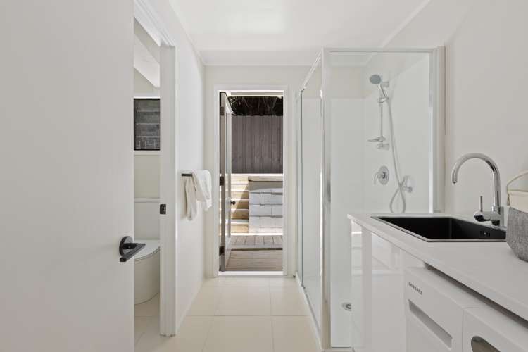 2/31 King Richard Place Browns Bay_15