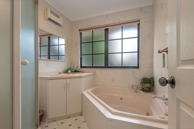 19 Caroline Crescent Highbury_12