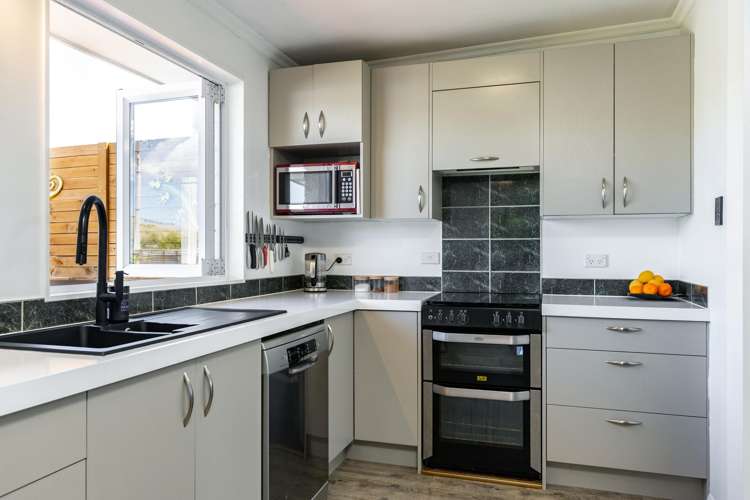 8 Newbourne Crescent Redwoodtown_7