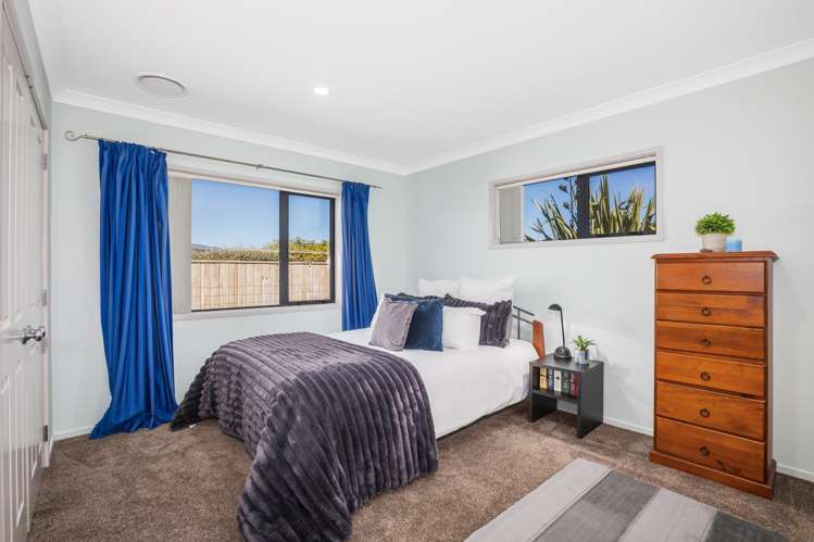 5 Colin Guppy Crescent Riverstone Terraces_12