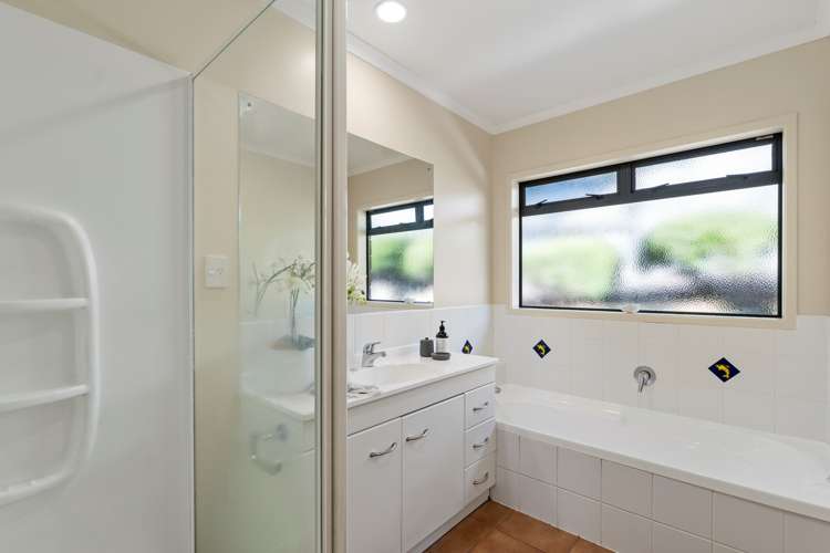 11 Hawk Place Welcome Bay_13