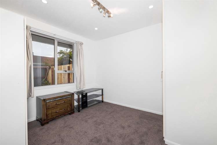 2/441 Armagh Street Linwood_6