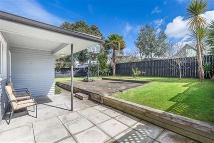 1/2 Coniston Avenue Te Atatu South_11