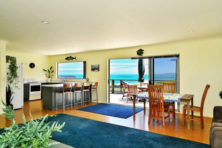 6 Argyle Street Māhia_3