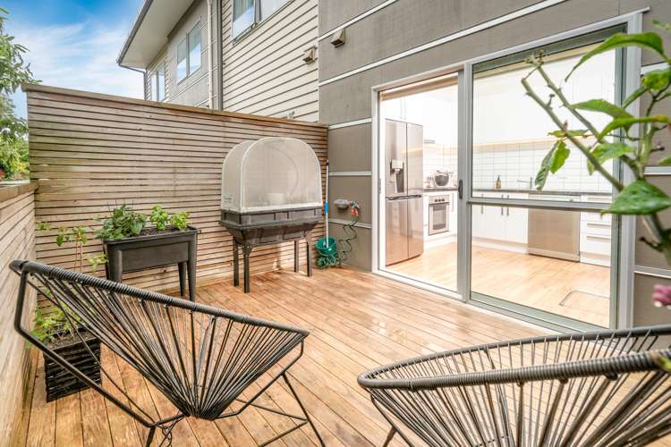 U2/123 The Parade Island Bay_2