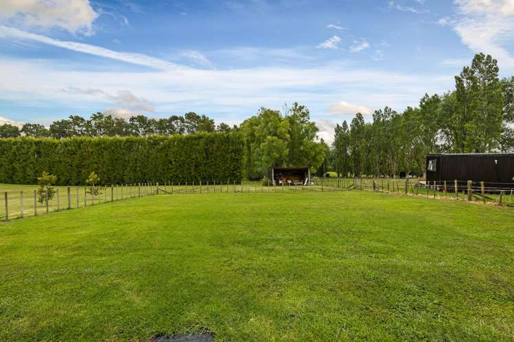 802 Waitakere Road_1