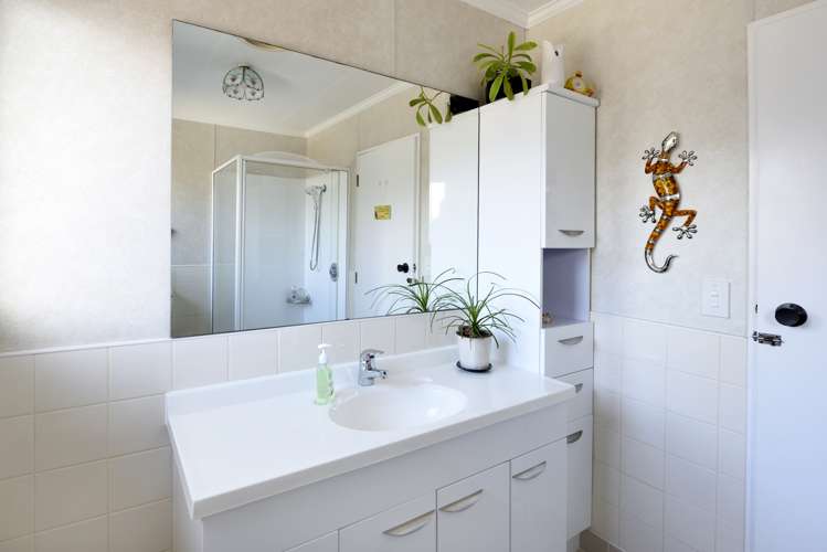 34 Aldinga Avenue Stoke_10