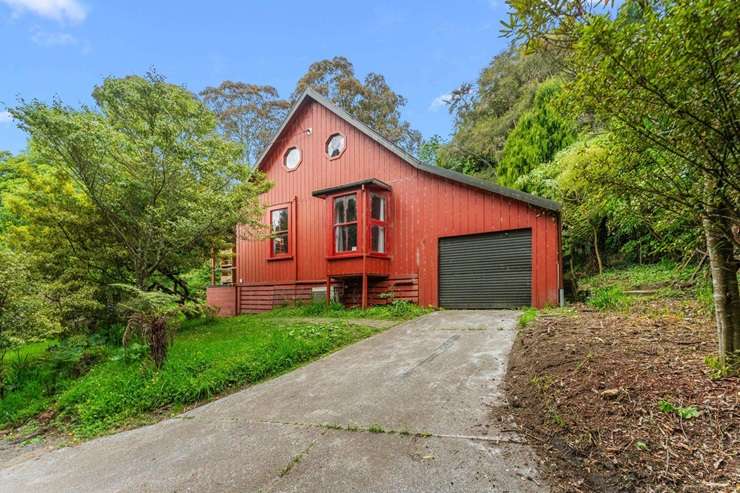 A 120-year old jail used to hold convicts up until 1975 is now tucked away in a backyard in Te Aroha. Photo / Supplied