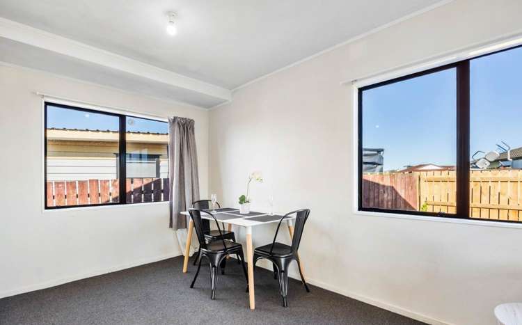 2/5 Volta Place Clendon Park_3