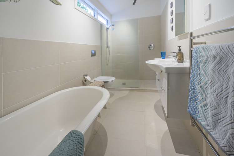 100 Old Mill Road Westmere_19