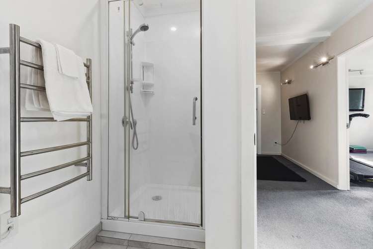 15 Brora Crescent Papakowhai_17