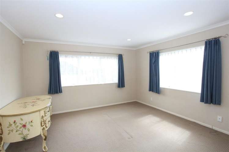 4 Woolaston Place Flat Bush_10
