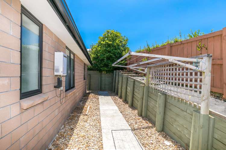 11 Cabourne Drive Glenview_16