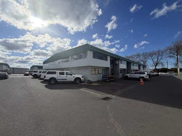 Dual Roller Doors. Six Carparks. Ready to Go.