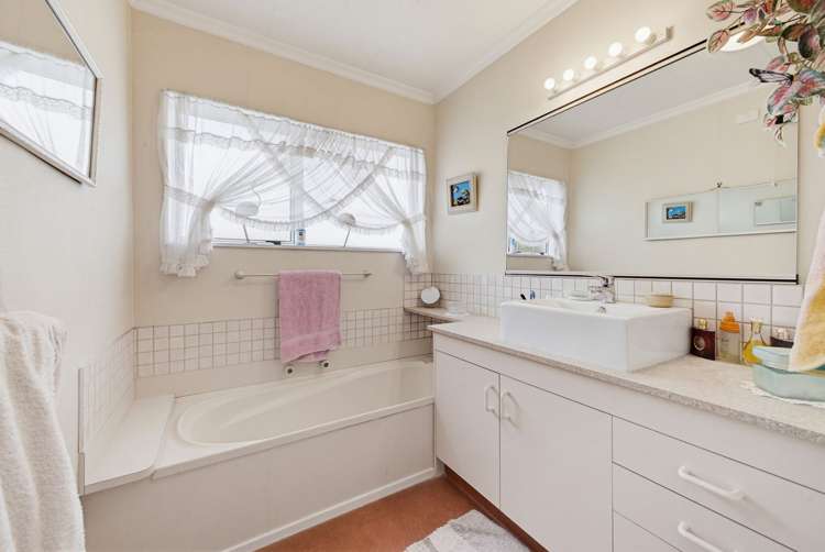66 Tukapa Street Westown_23