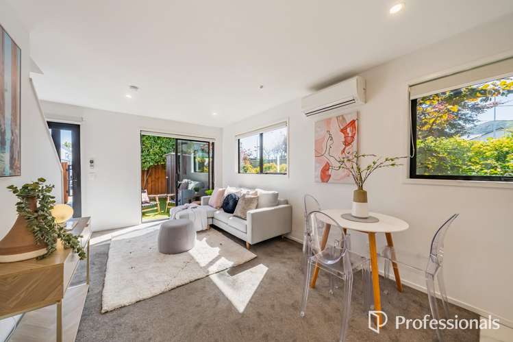 2/97 Whites Line East Waiwhetu_2