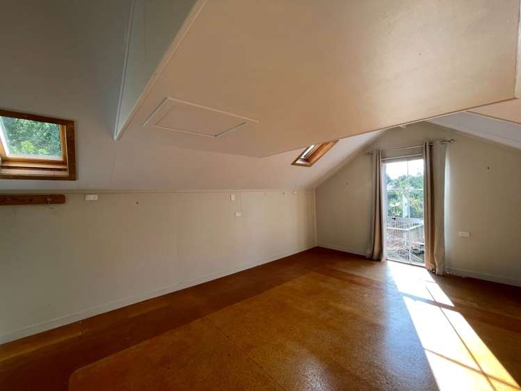 990 Sandspit Road Sandspit_17