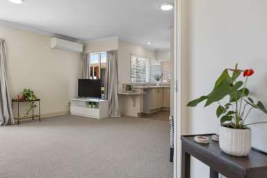 7/42 Pemberton Crescent_4