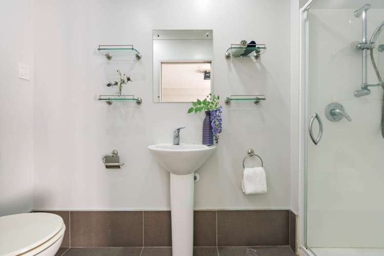 1/46 Carlos Drive Flat Bush_11