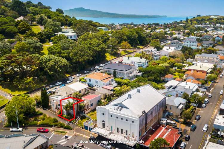 4/64 Victoria Road Devonport_3
