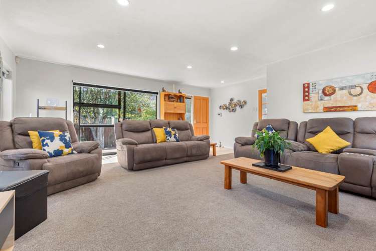 11 Hoylake Place Wattle Downs_10